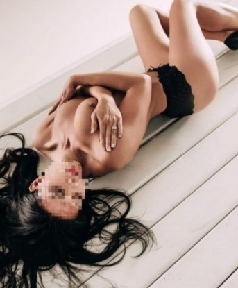 Изысканная и сексуальная брюнетка готова исполнить твои самые сокровенные желания. Приезжай ко мне и окунись в мир наслаждения и разврата. Ты останешься доволен! 4936, 22 года