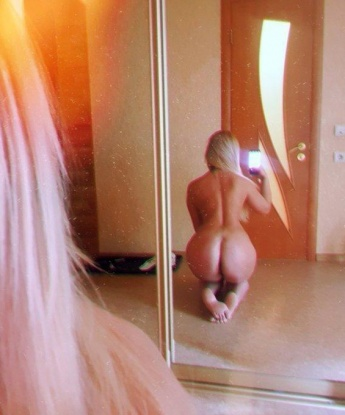 Элегантная блондинка с шикарной фигурой ждет тебя в уютной обстановке для раскрепощенных игр и страстных ласк. Приезжай, буду рада удовлетворить все твои желания! 9346, 25 лет